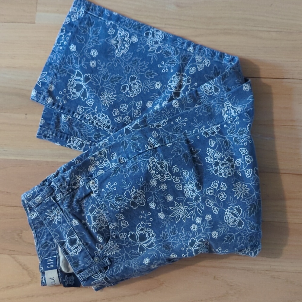 GAP Sz 8 Floral Boot Cut Capri Jeans
